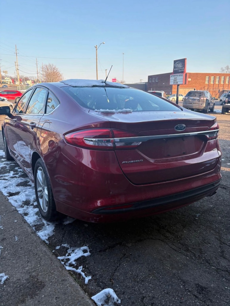 2018 Ford Fusion SE's photo